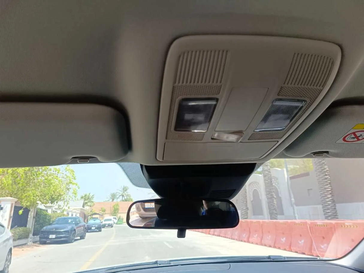 Car image 28