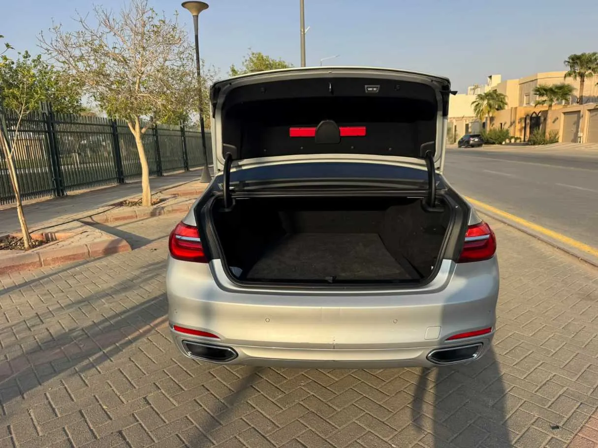 Car image 23