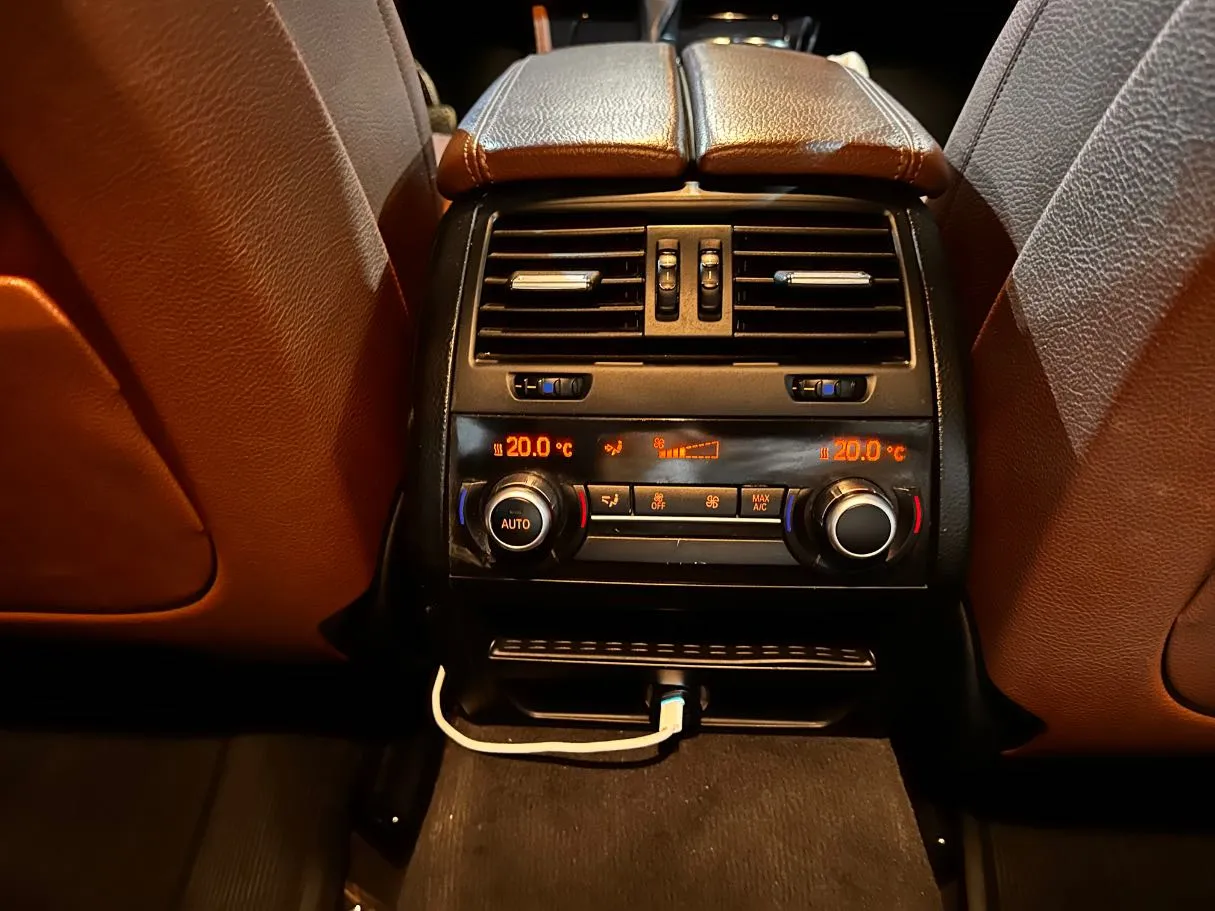 Car image 26
