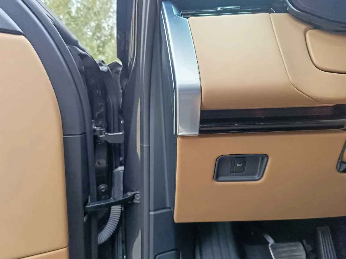 Car image 38