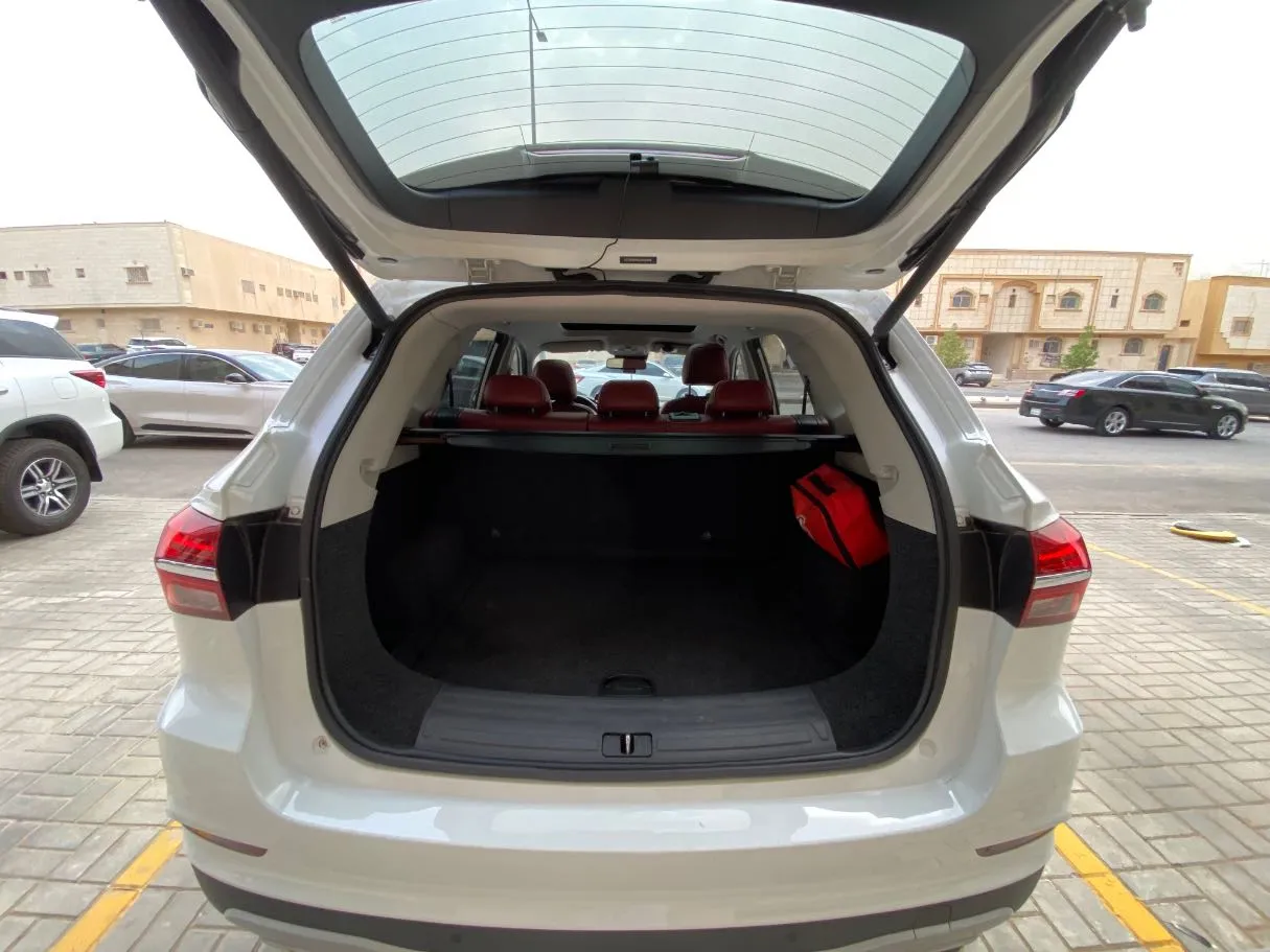 Car image 20