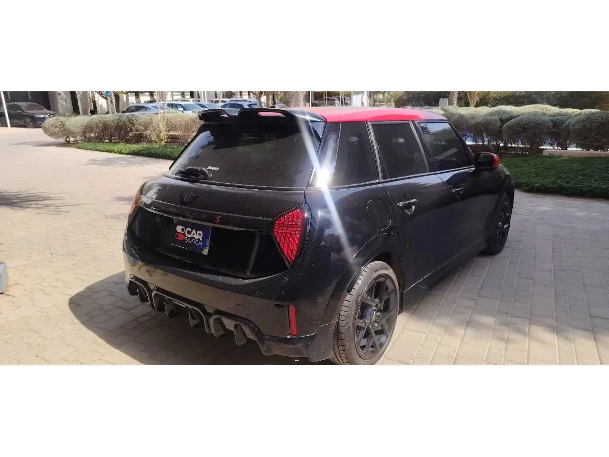 Car image 5