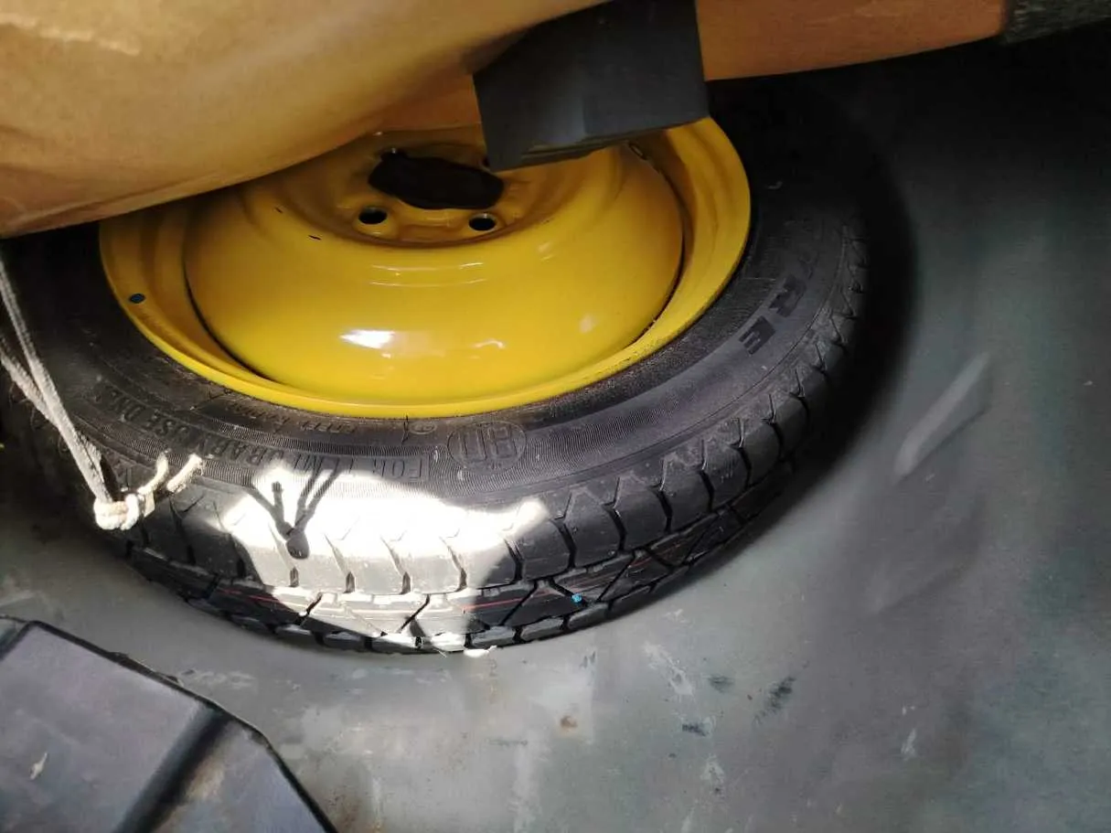 Car image 40