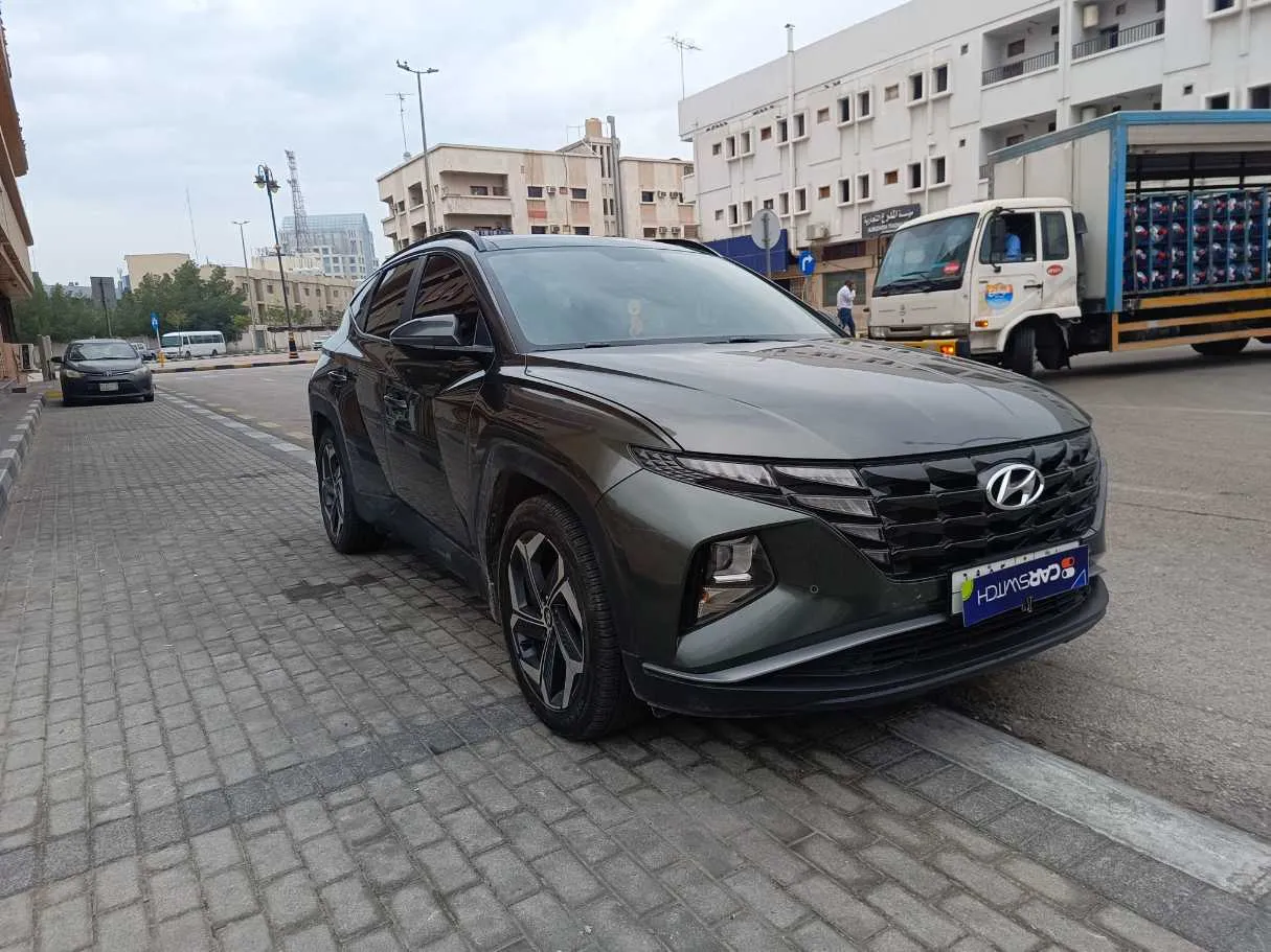 Car image 3