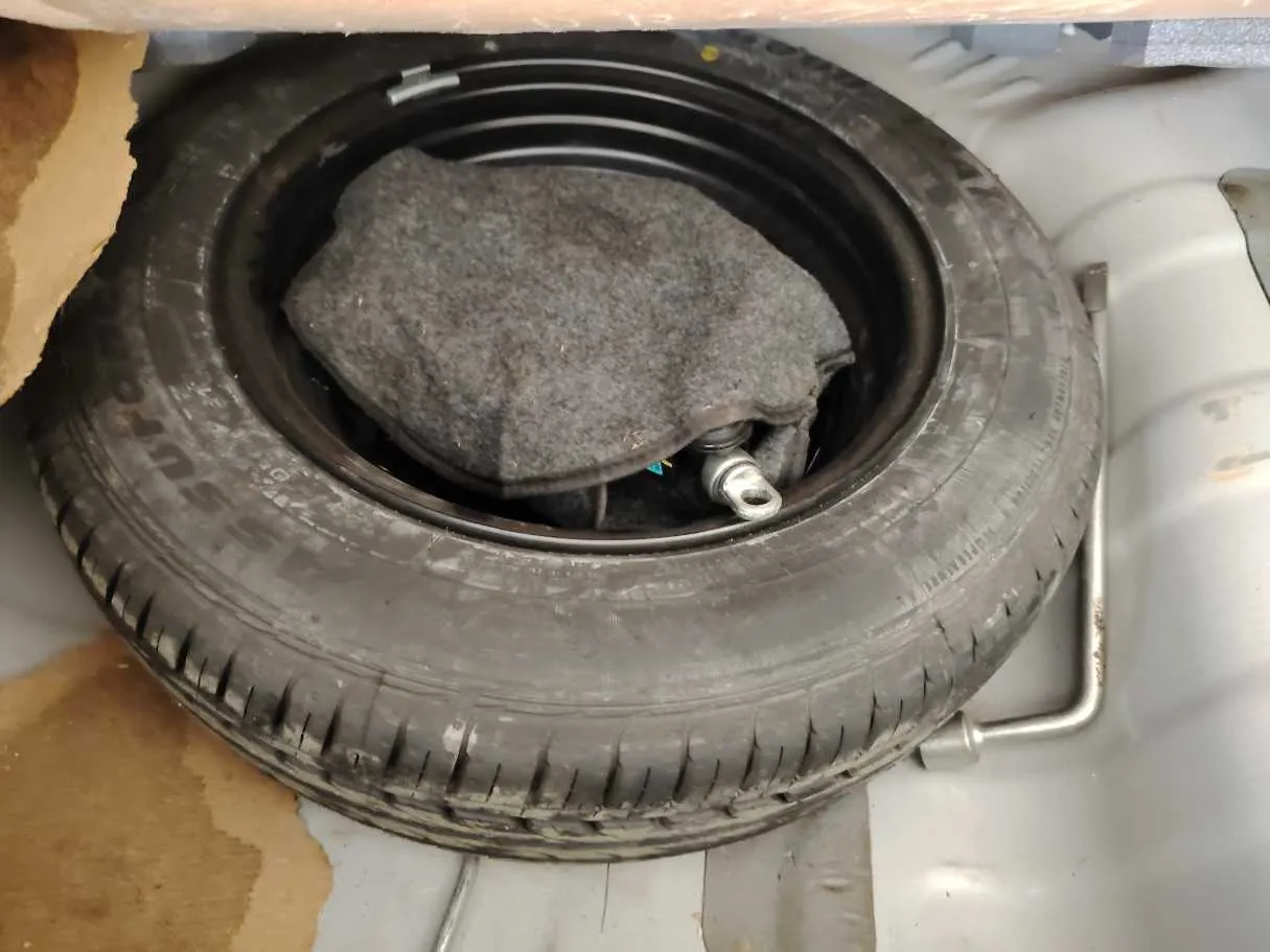 Car image 28