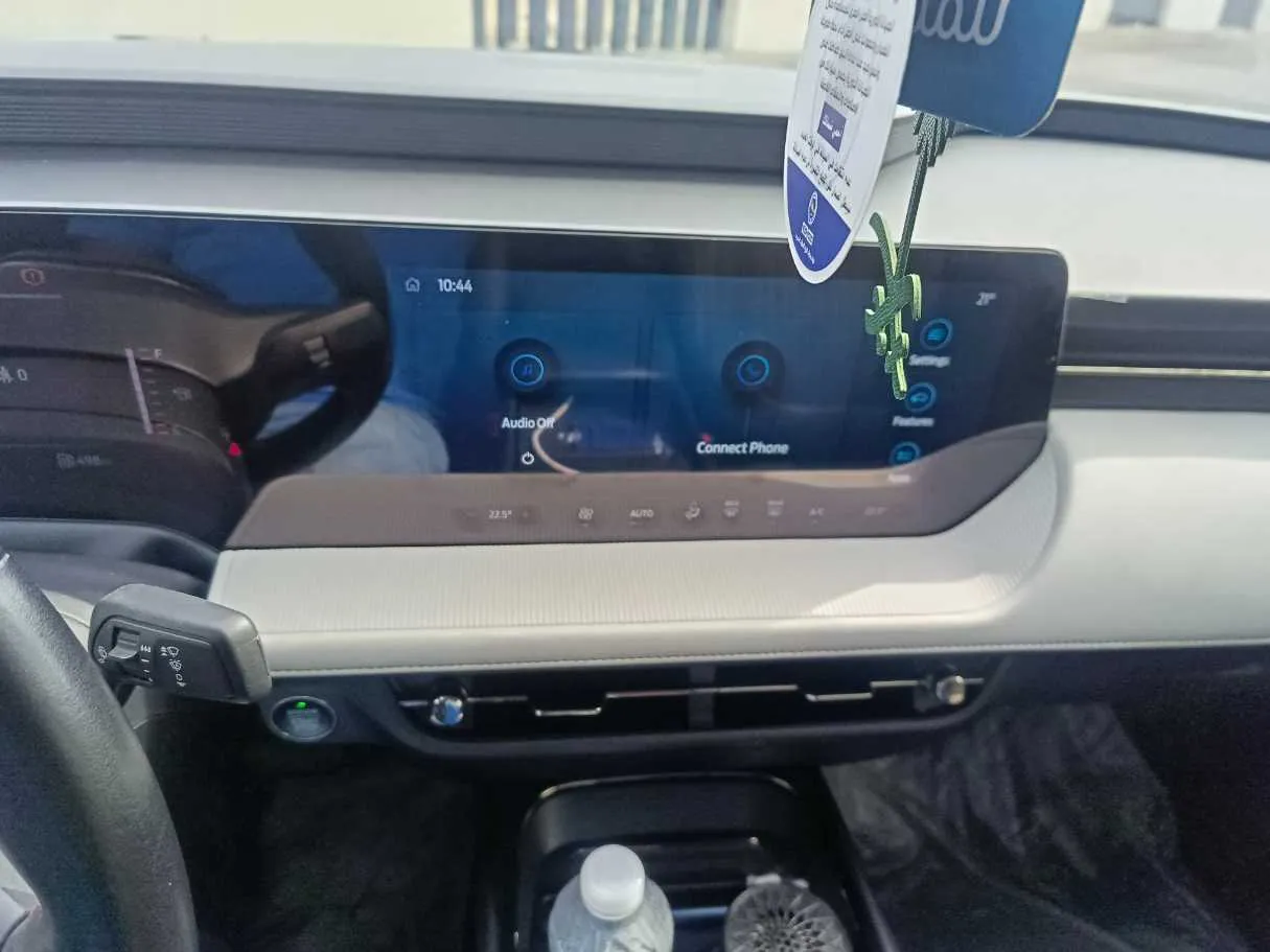 Car image 26