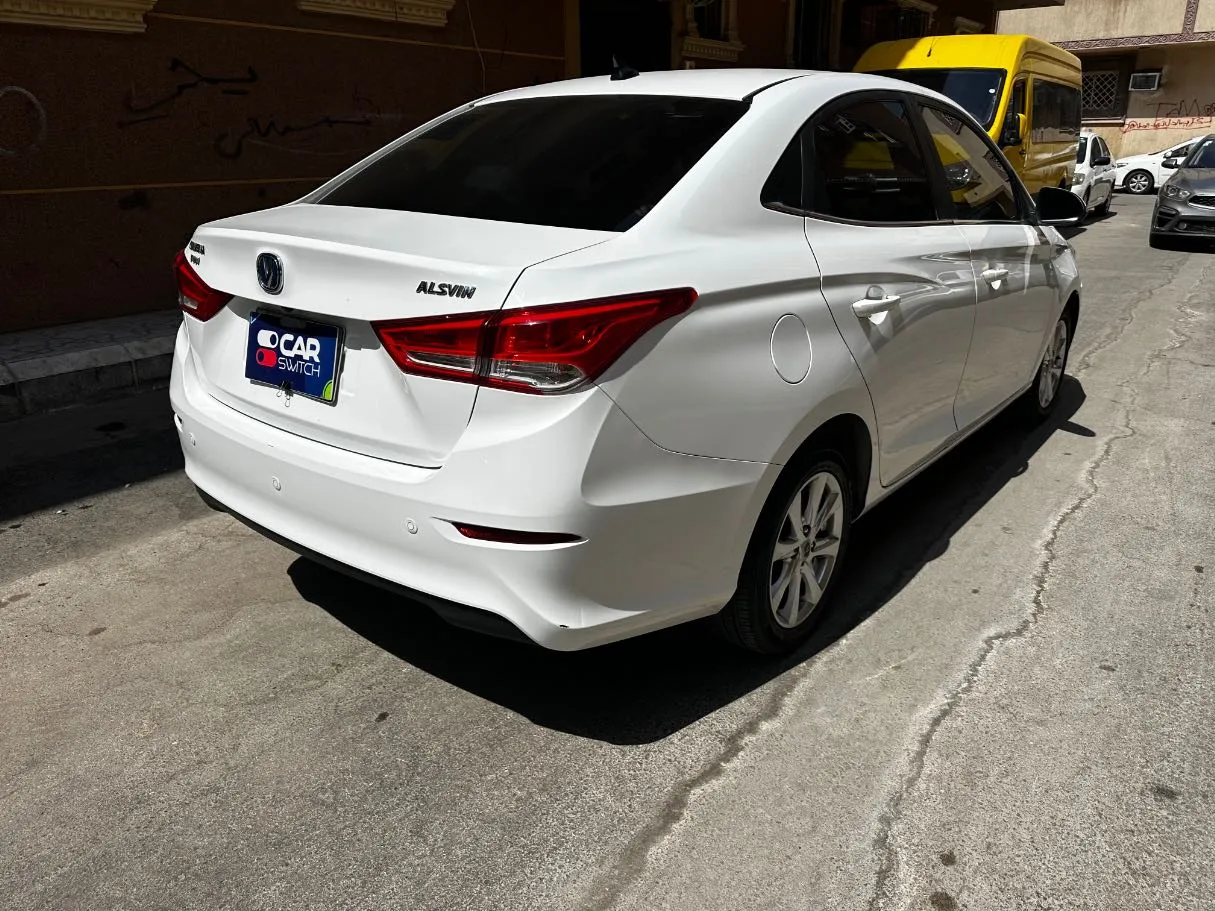 Car image 5