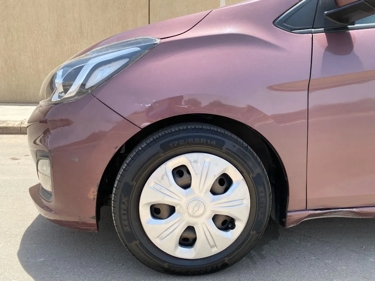 Car image 9