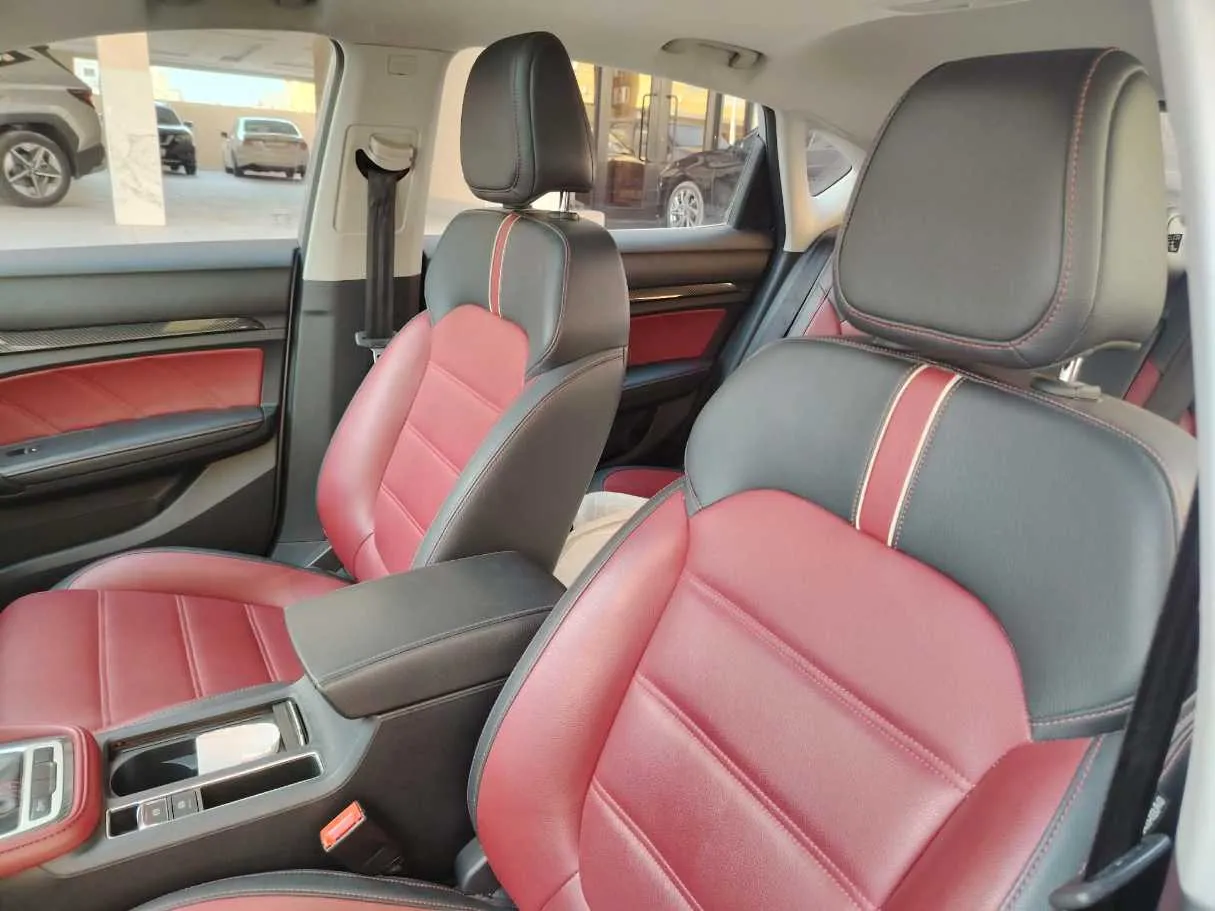Car image 14