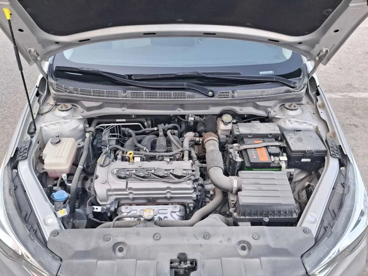 Car image 19
