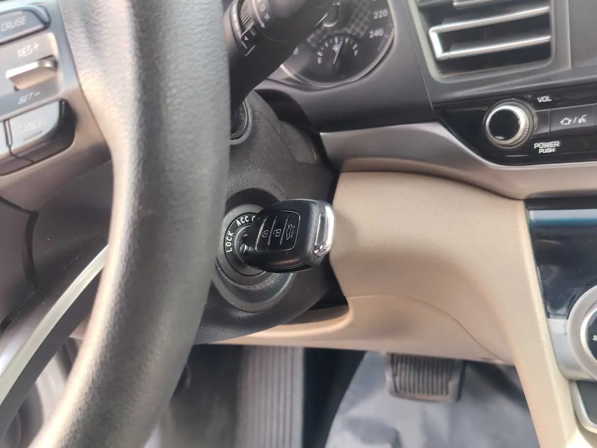 Car image 25