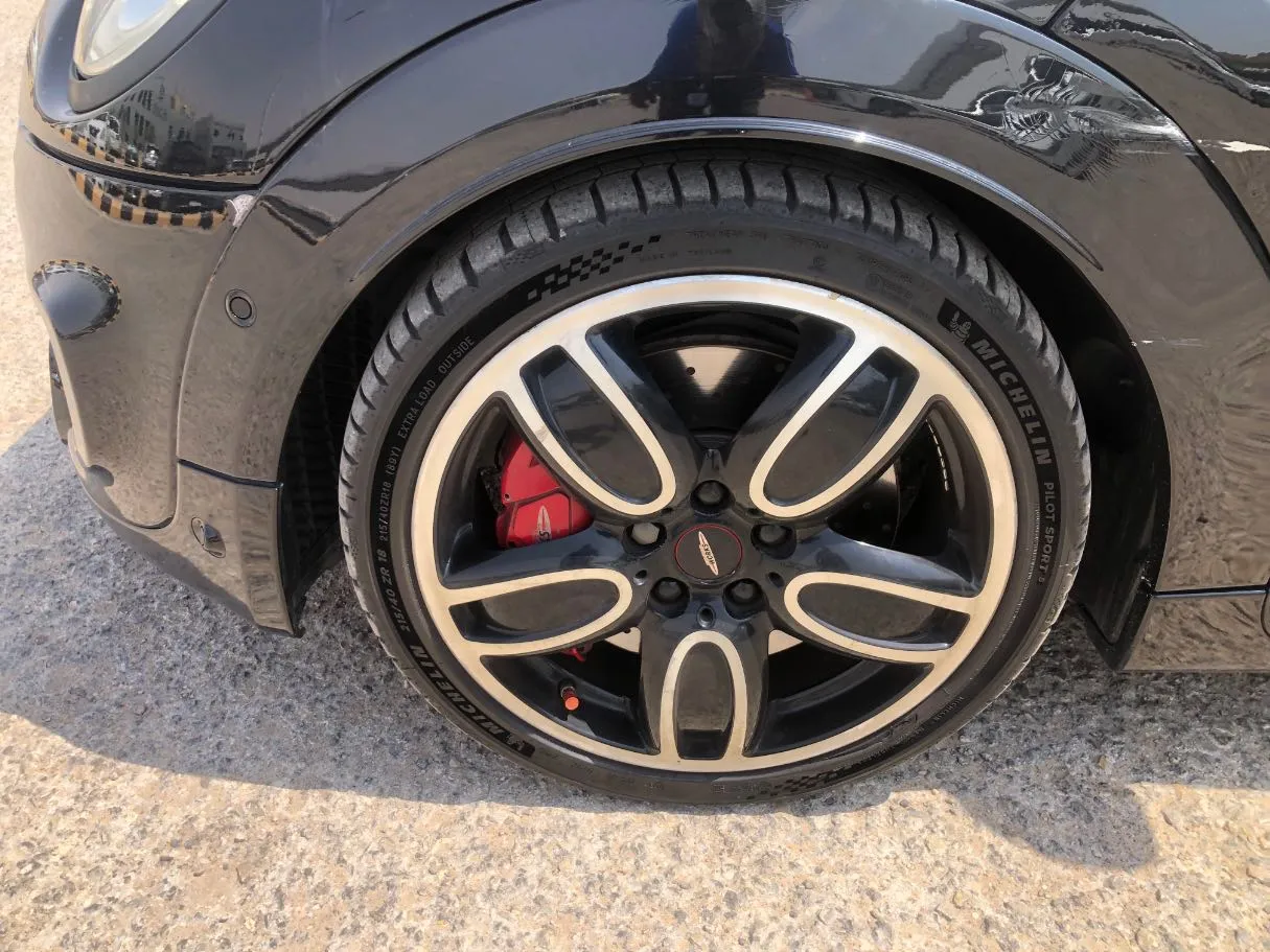 Car image 10
