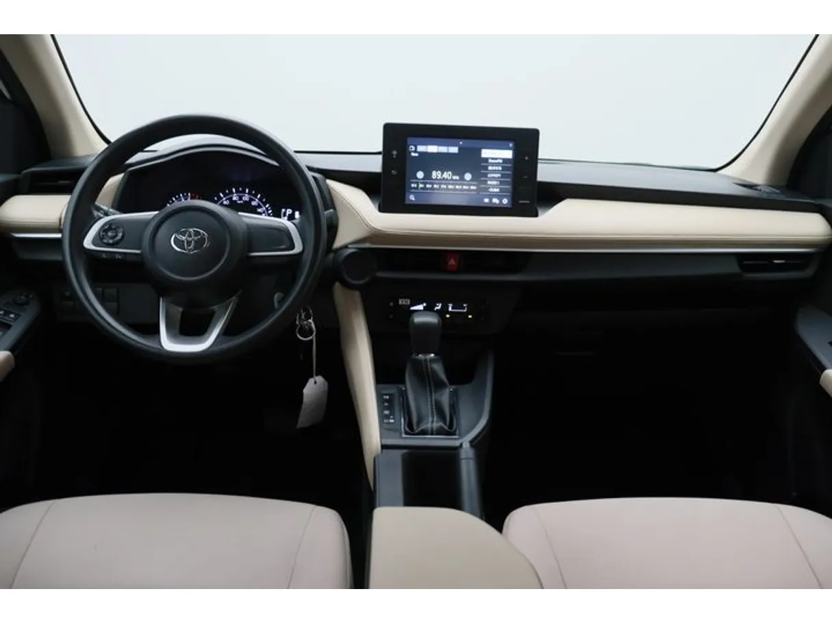 Car image 14