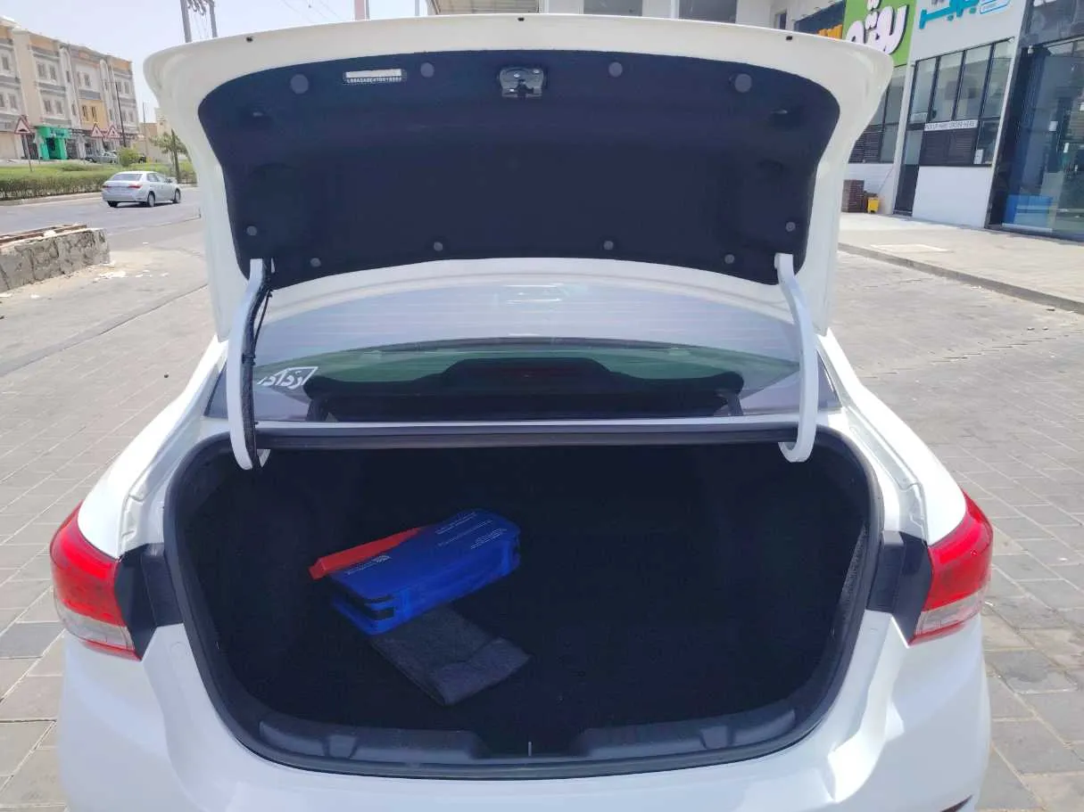 Car image 25