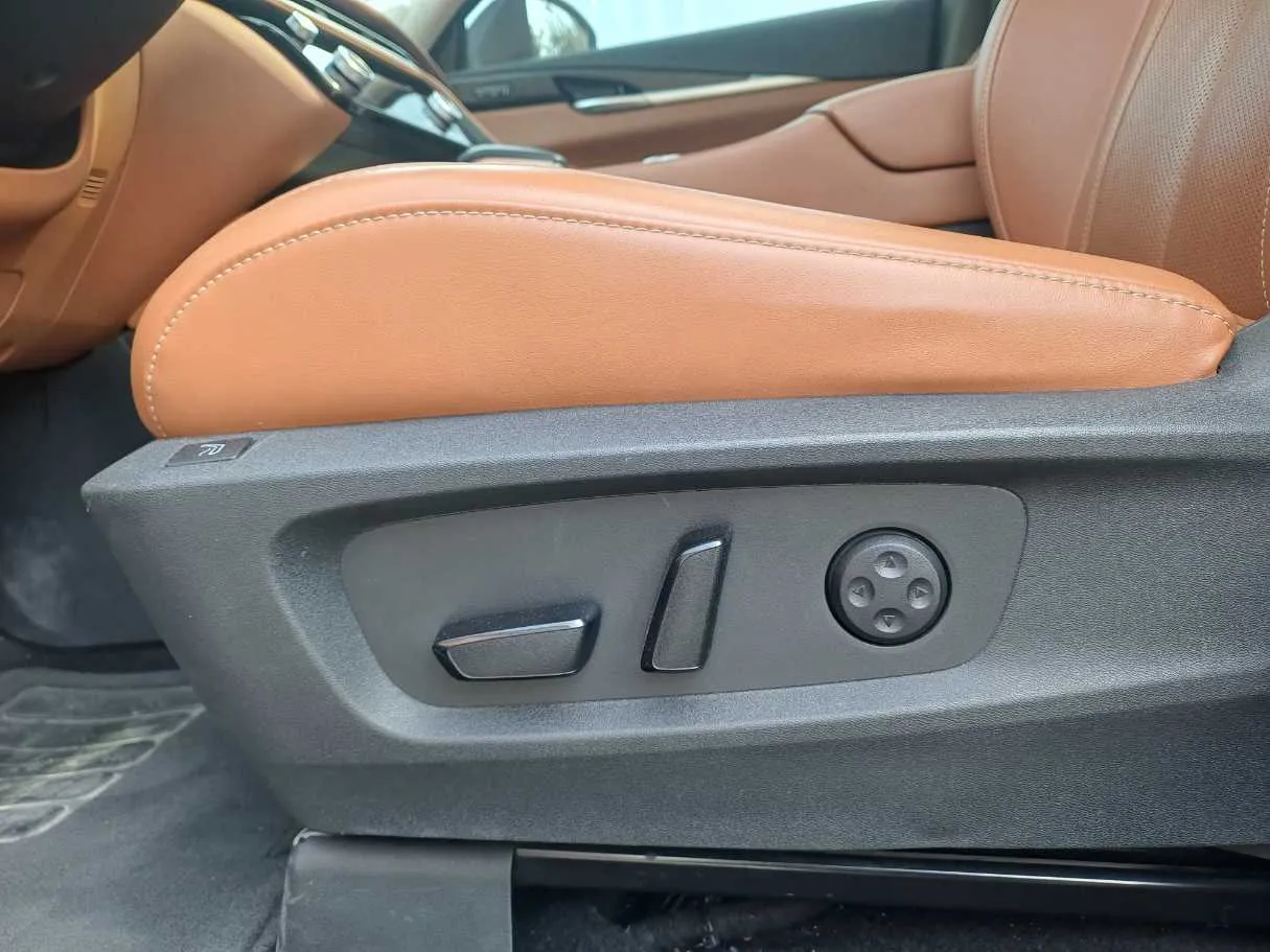 Car image 21
