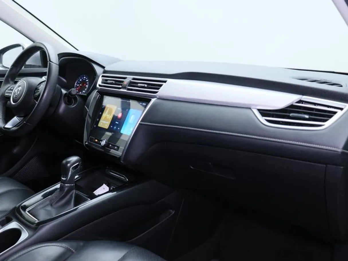 Car image 10