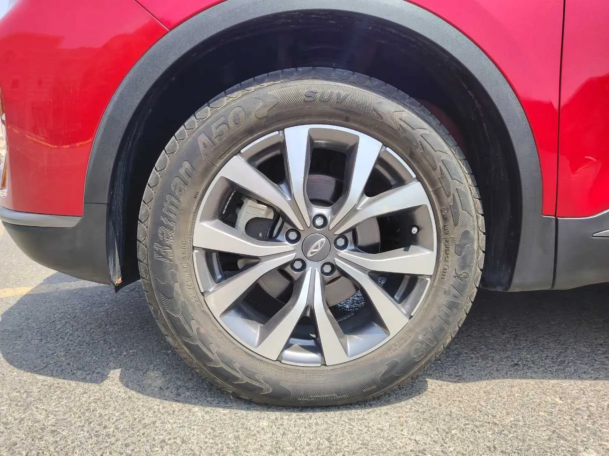 Car image 9