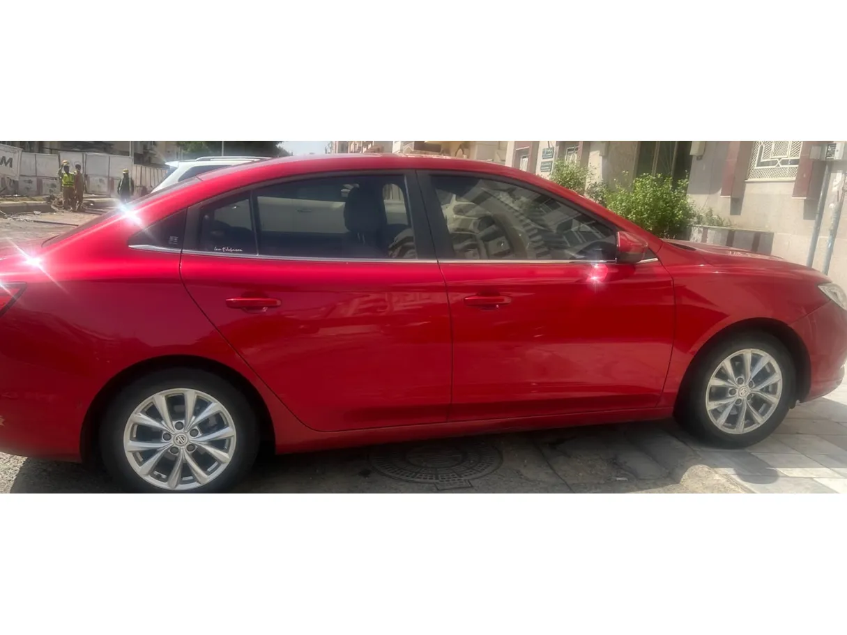 Car image 3