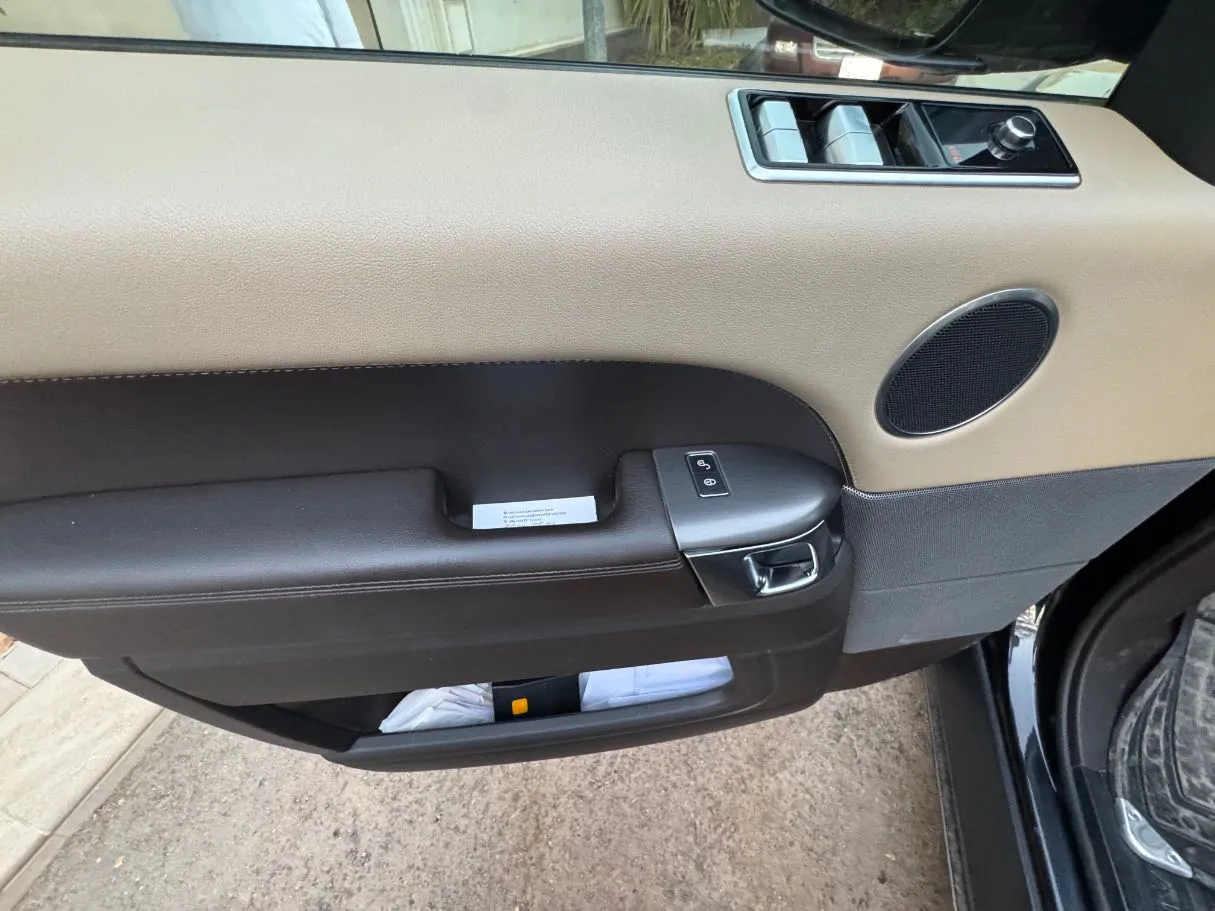 Car image 25