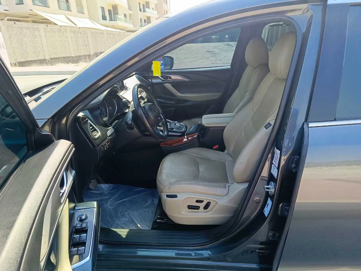Car image 17