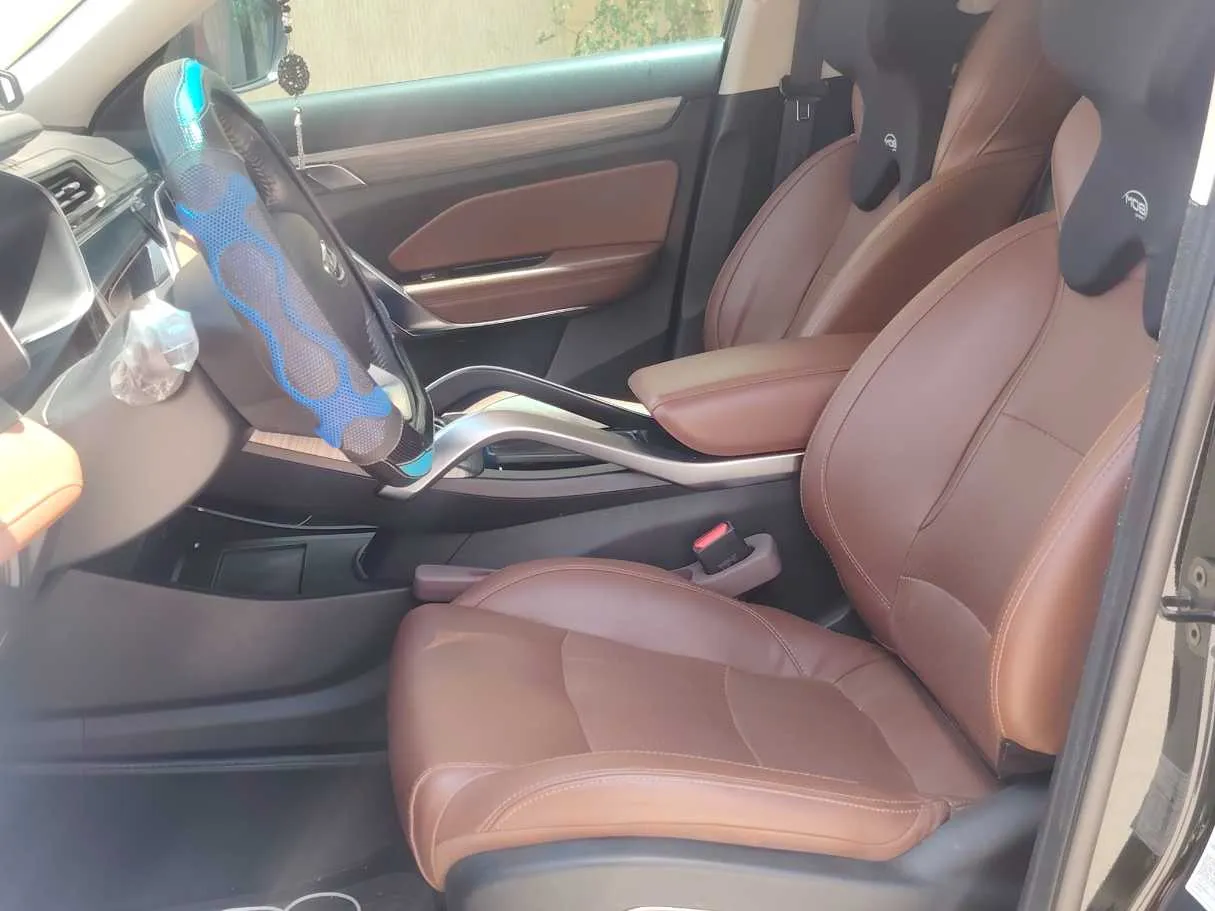 Car image 13