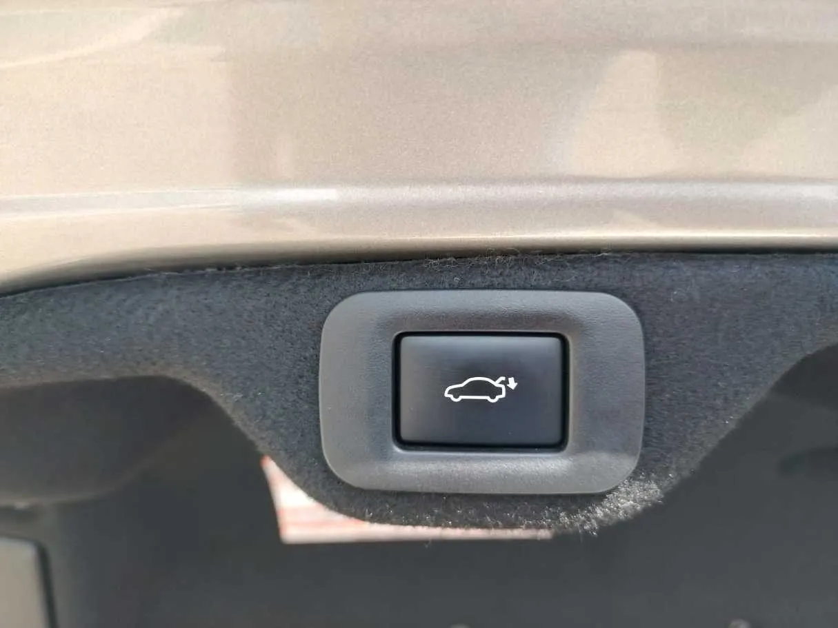 Car image 36