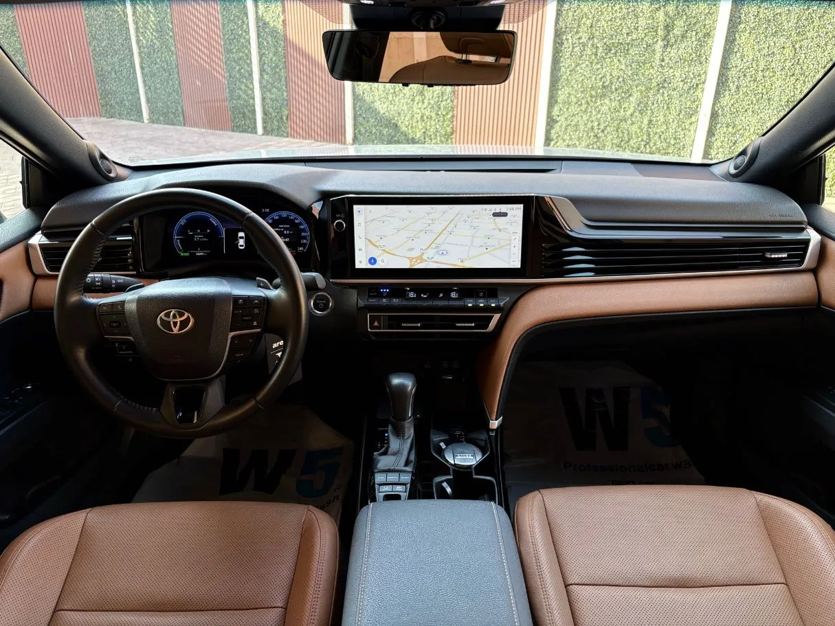 Car image 17