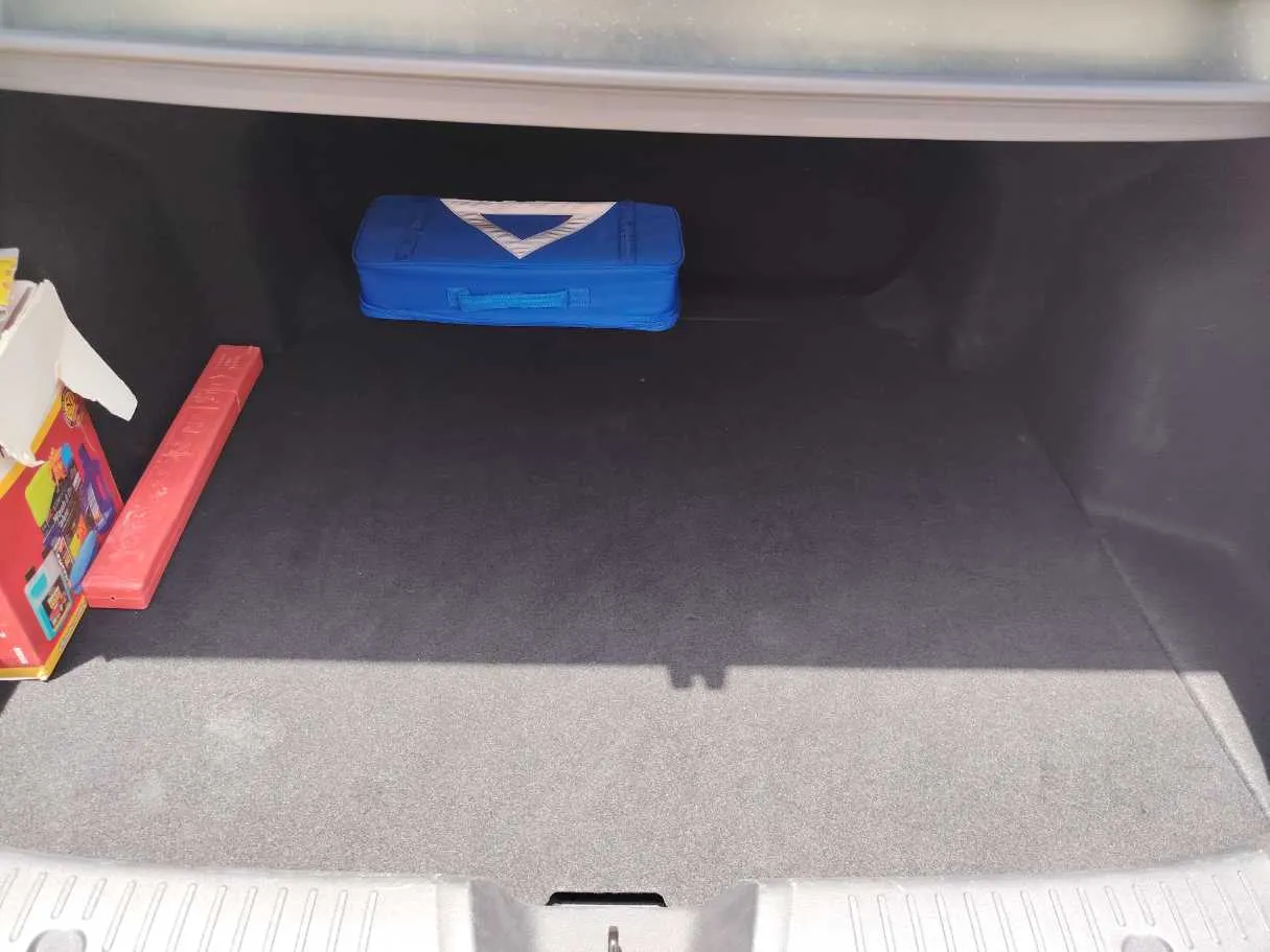 Car image 25