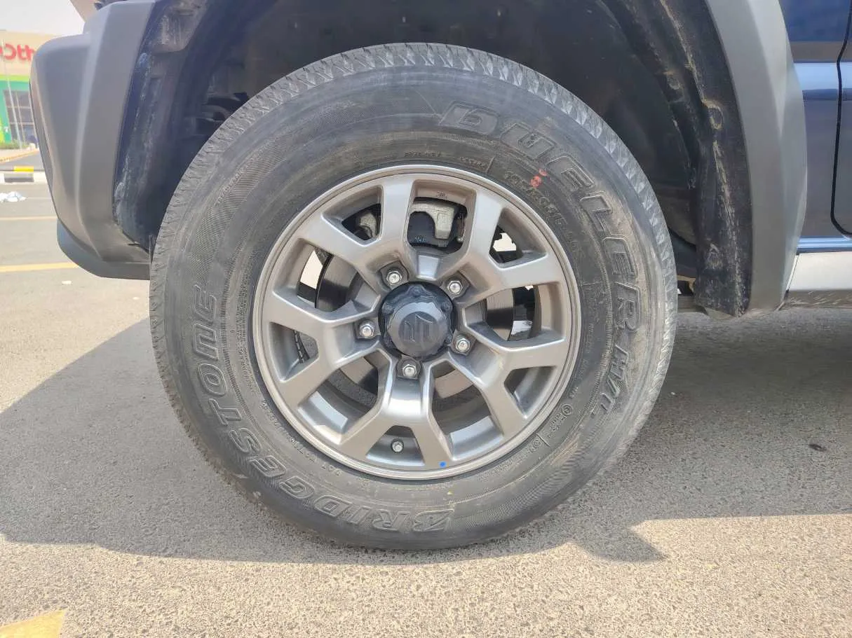 Car image 9