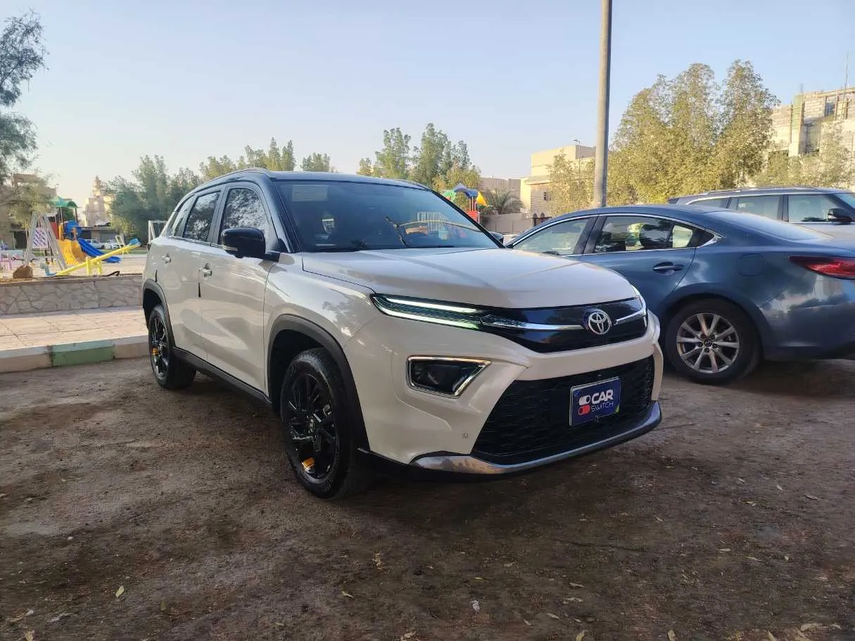 Car image 3