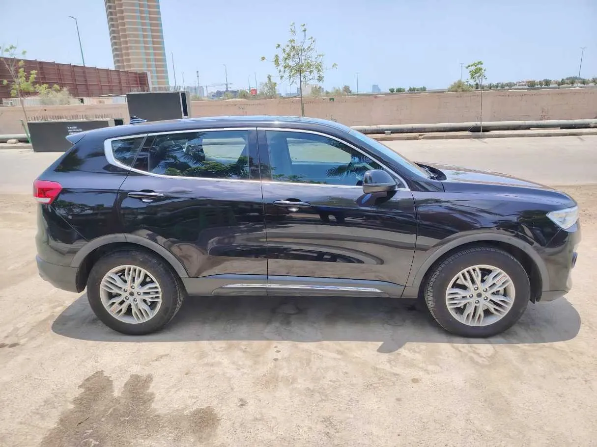 Car image 4