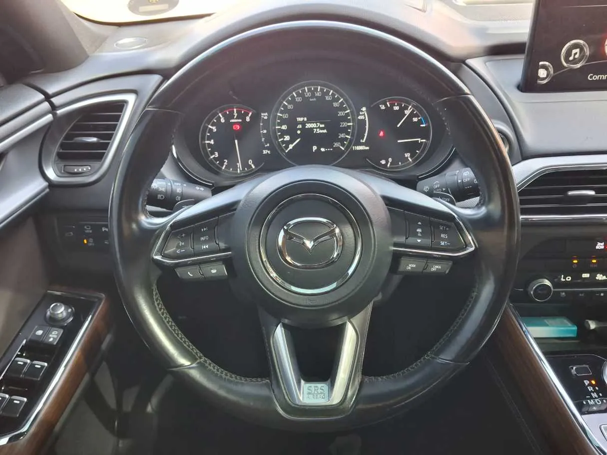 Car image 17