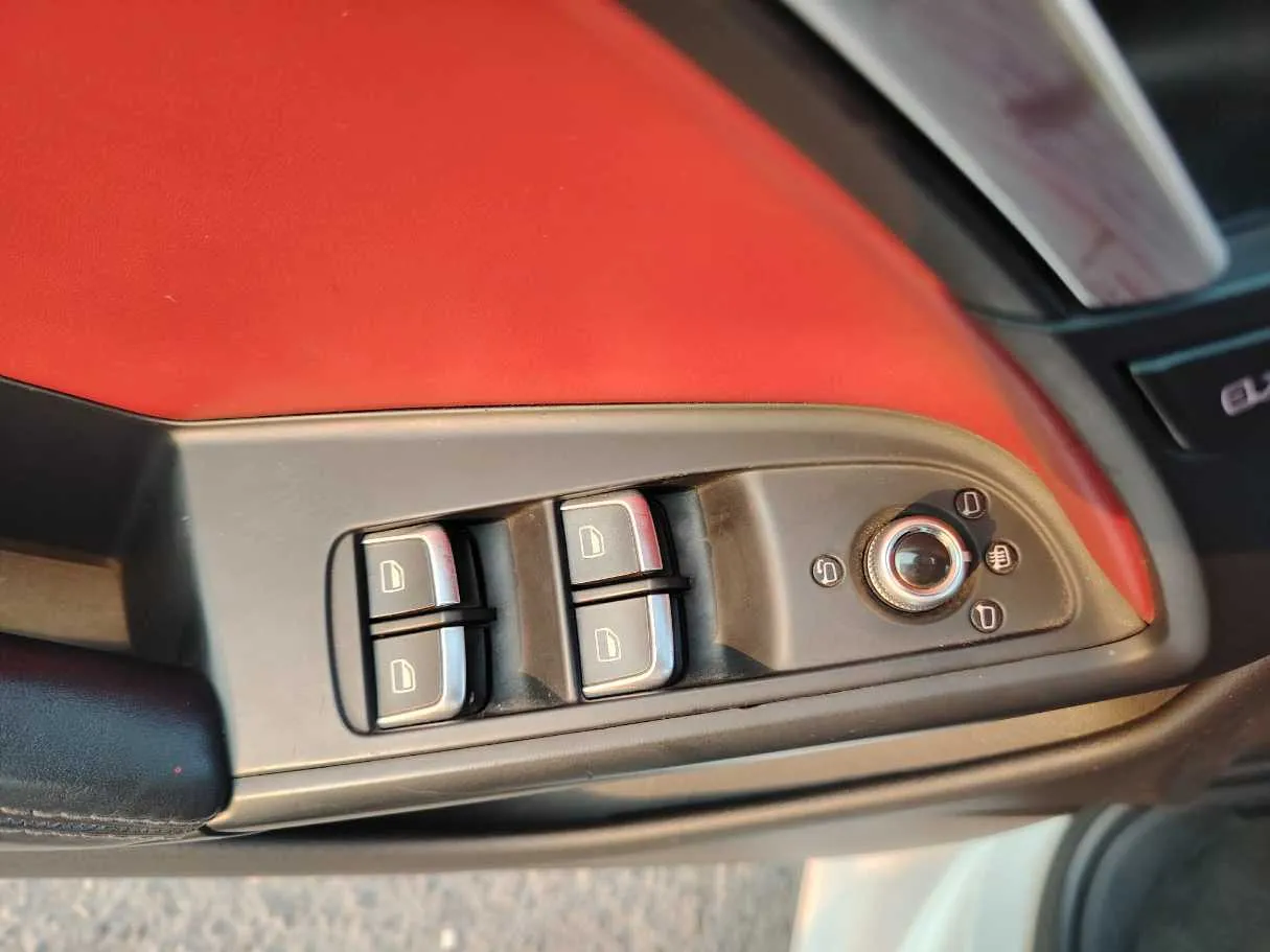Car image 28