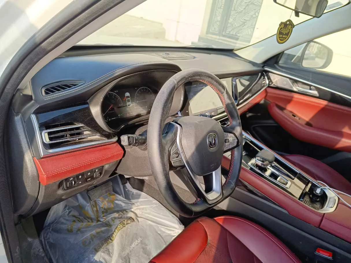 Car image 12