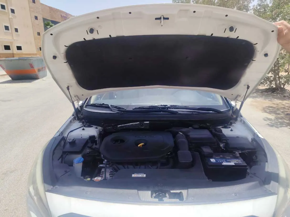 Car image 28