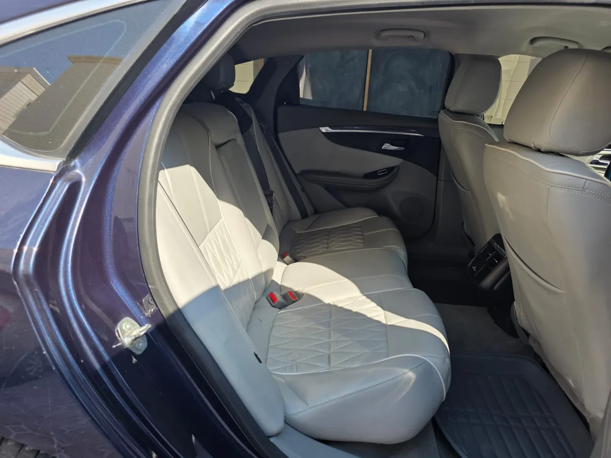 Car image 13