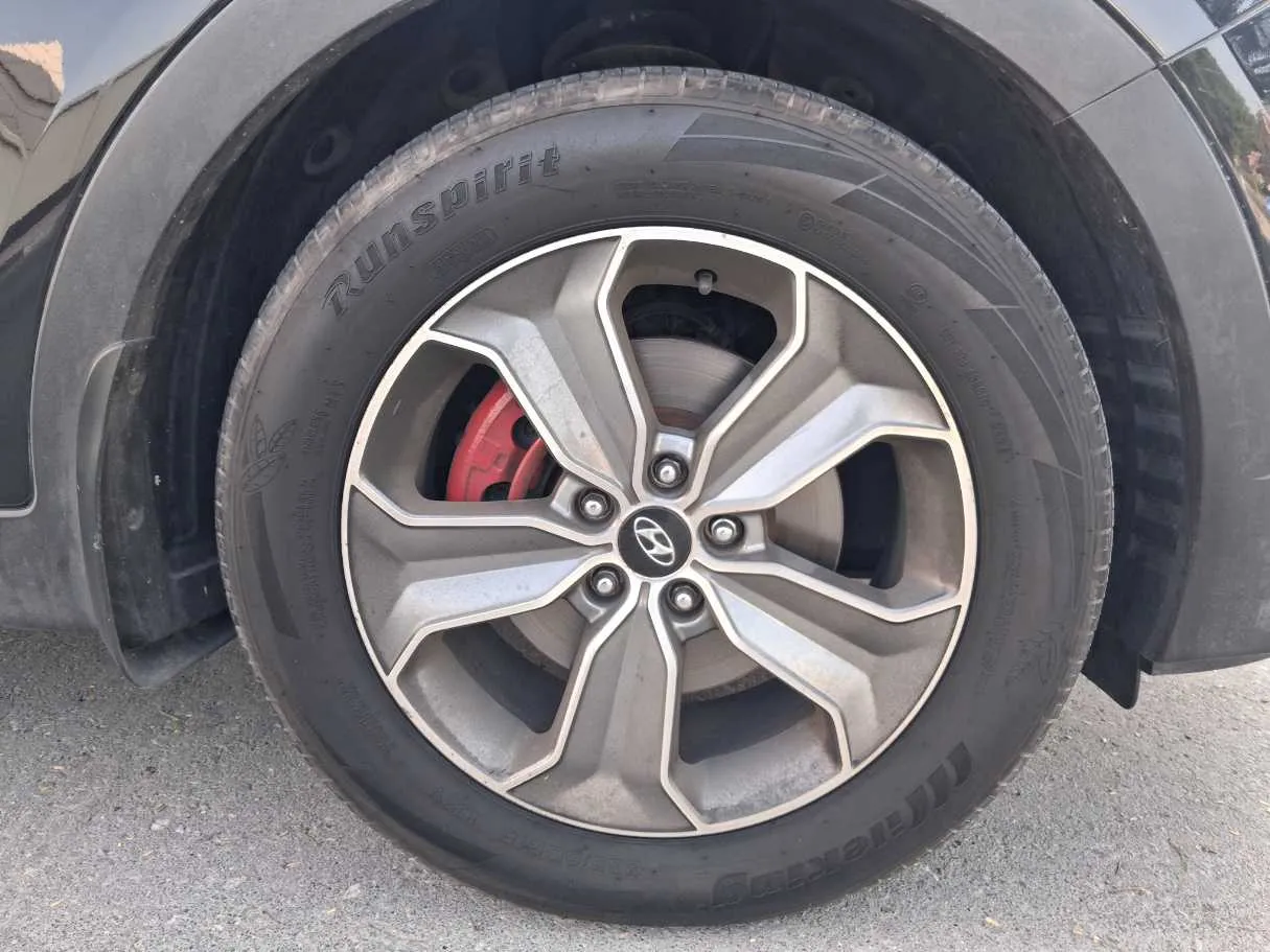 Car image 9