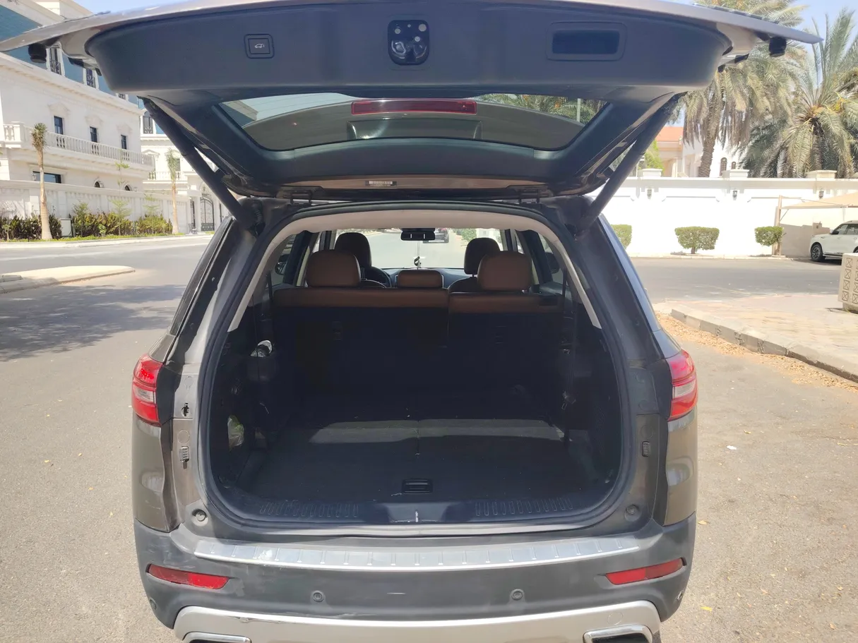 Car image 25