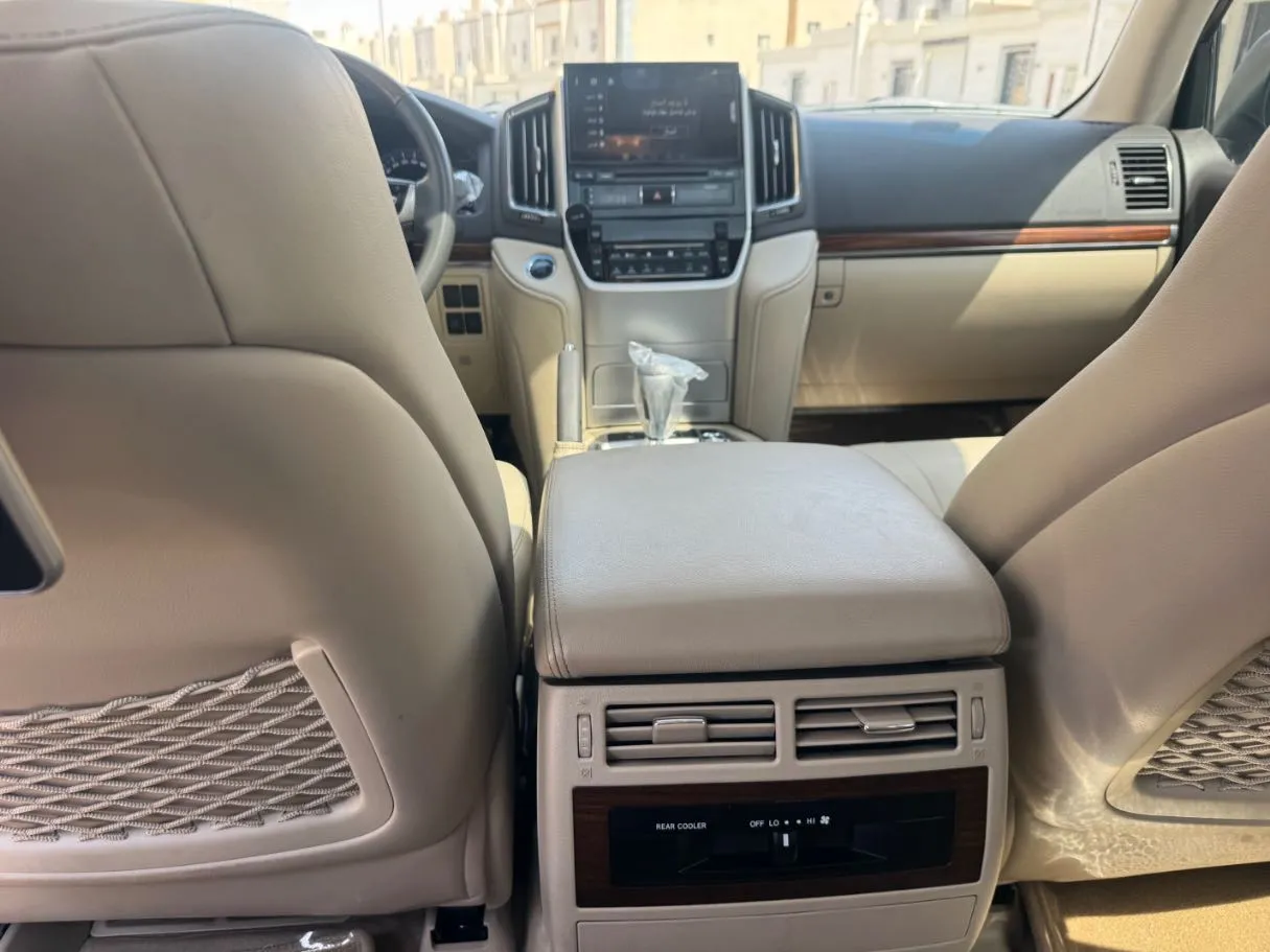 Car image 25