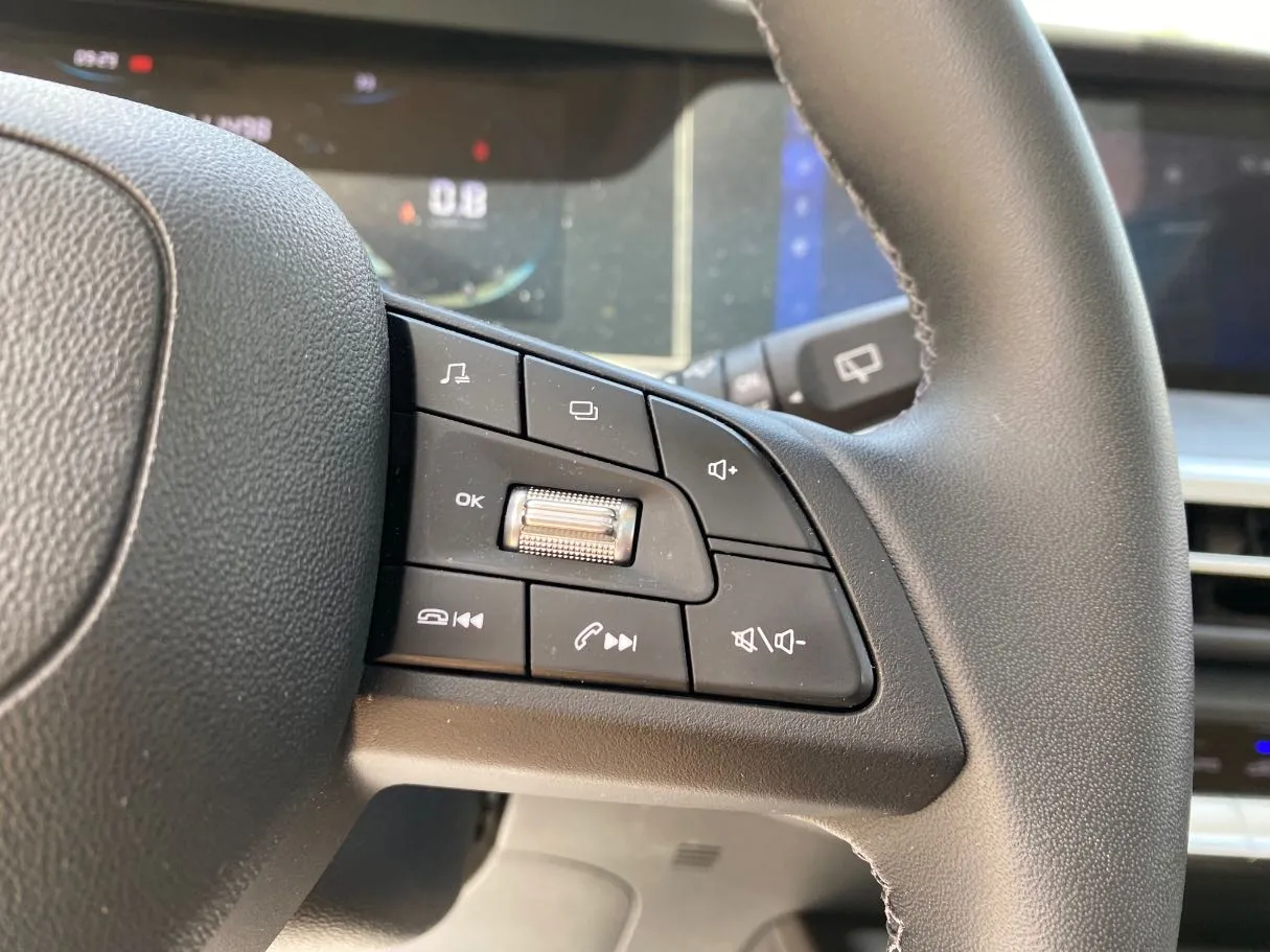 Car image 22