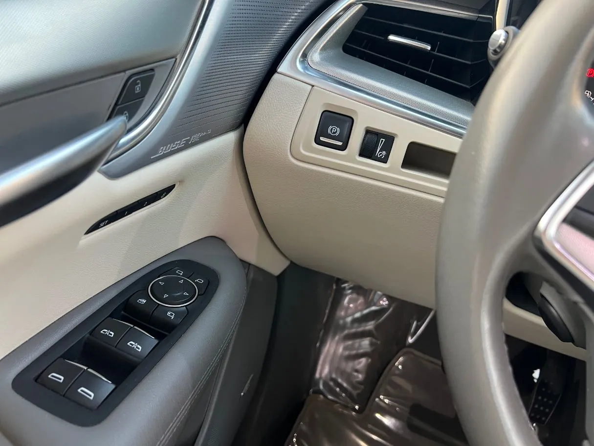 Car image 26