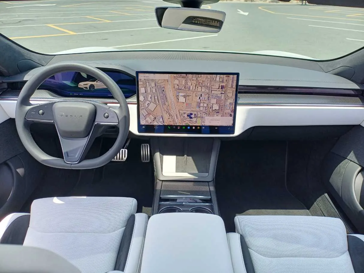 Car image 16