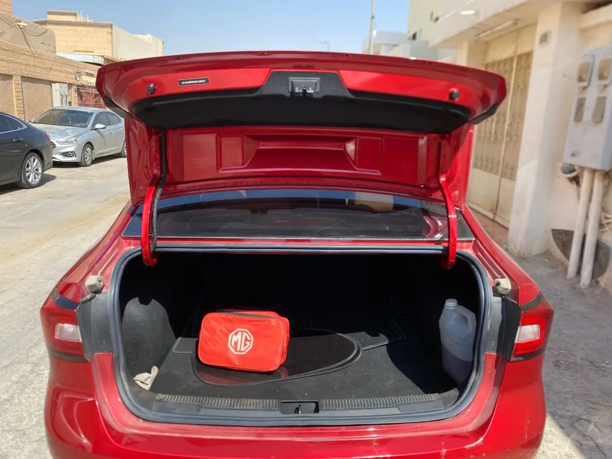 Car image 17