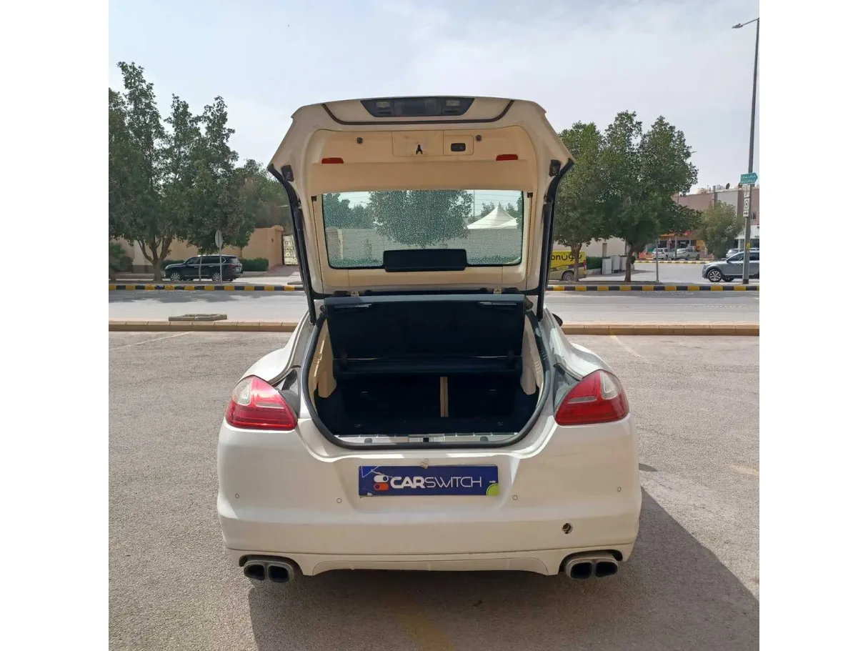 Car image 23