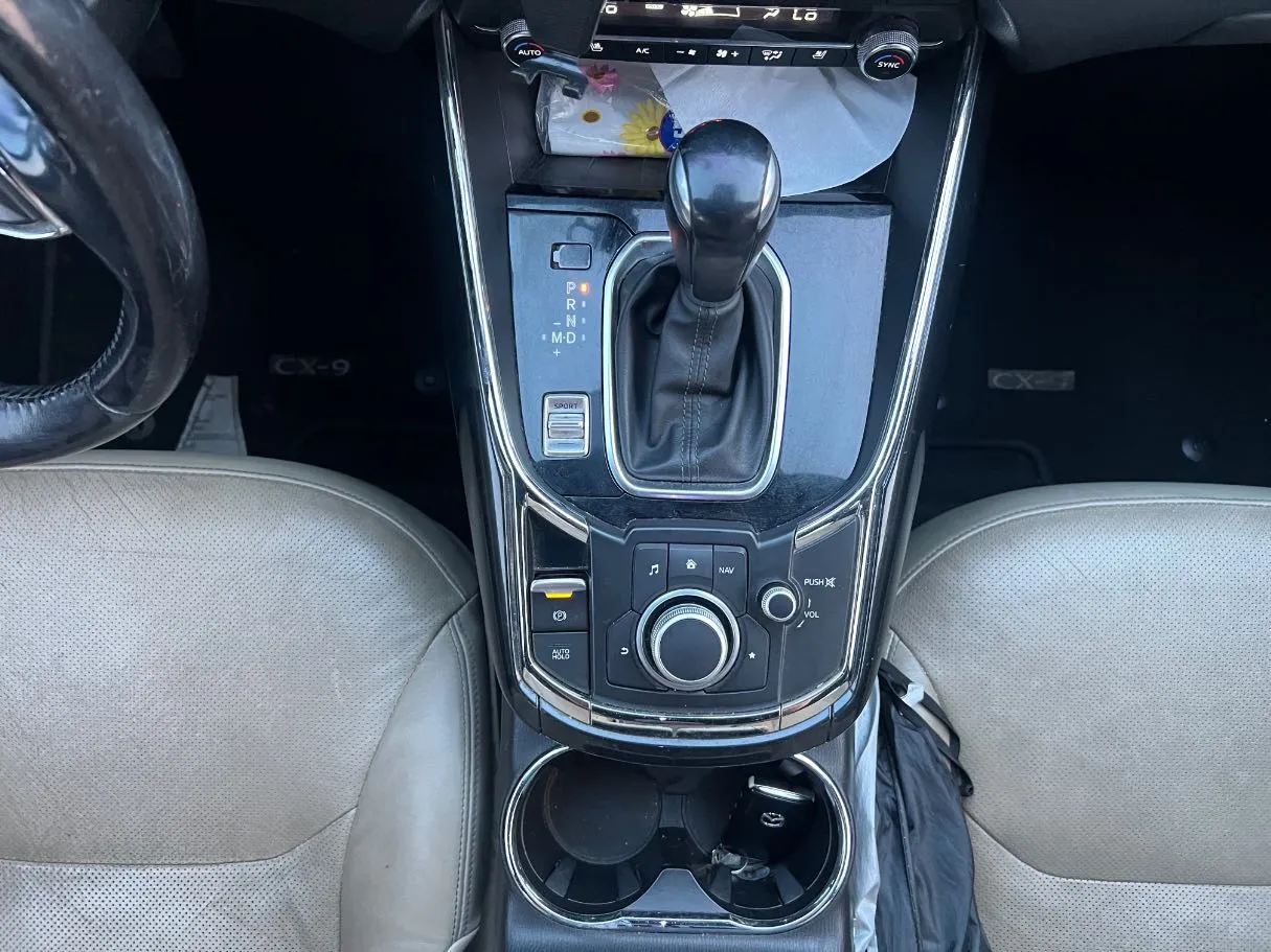 Car image 17
