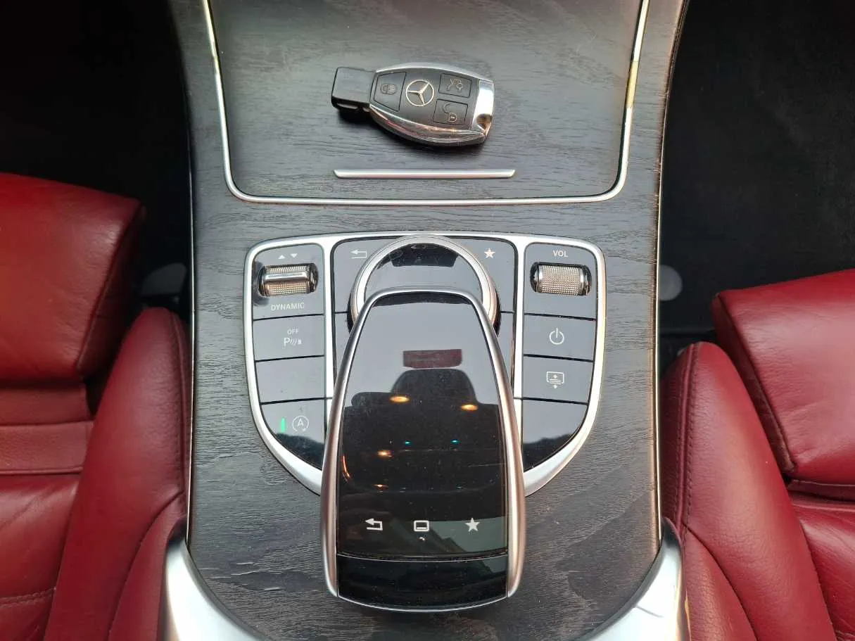 Car image 16