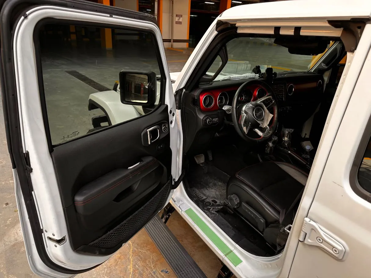 Car image 10