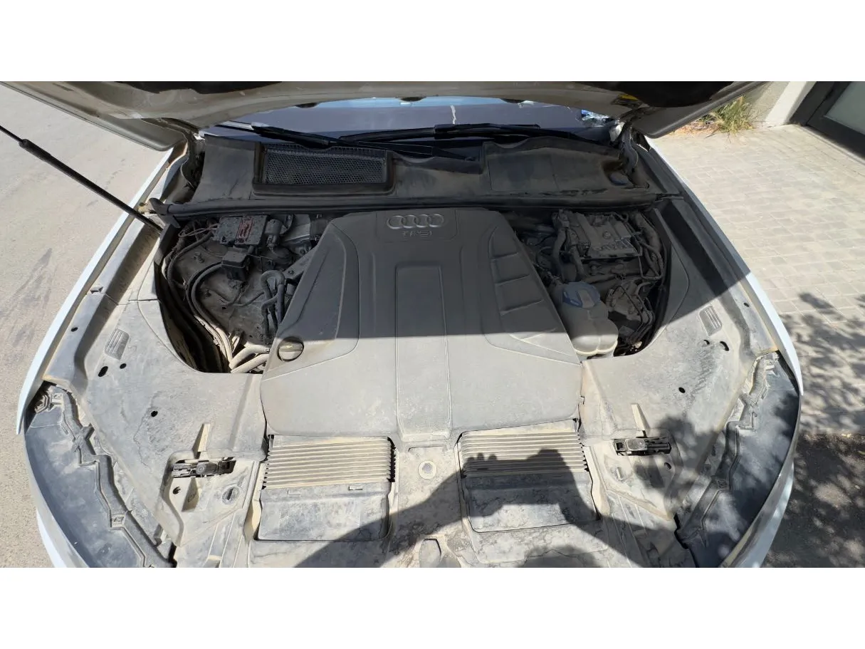 Car image 26