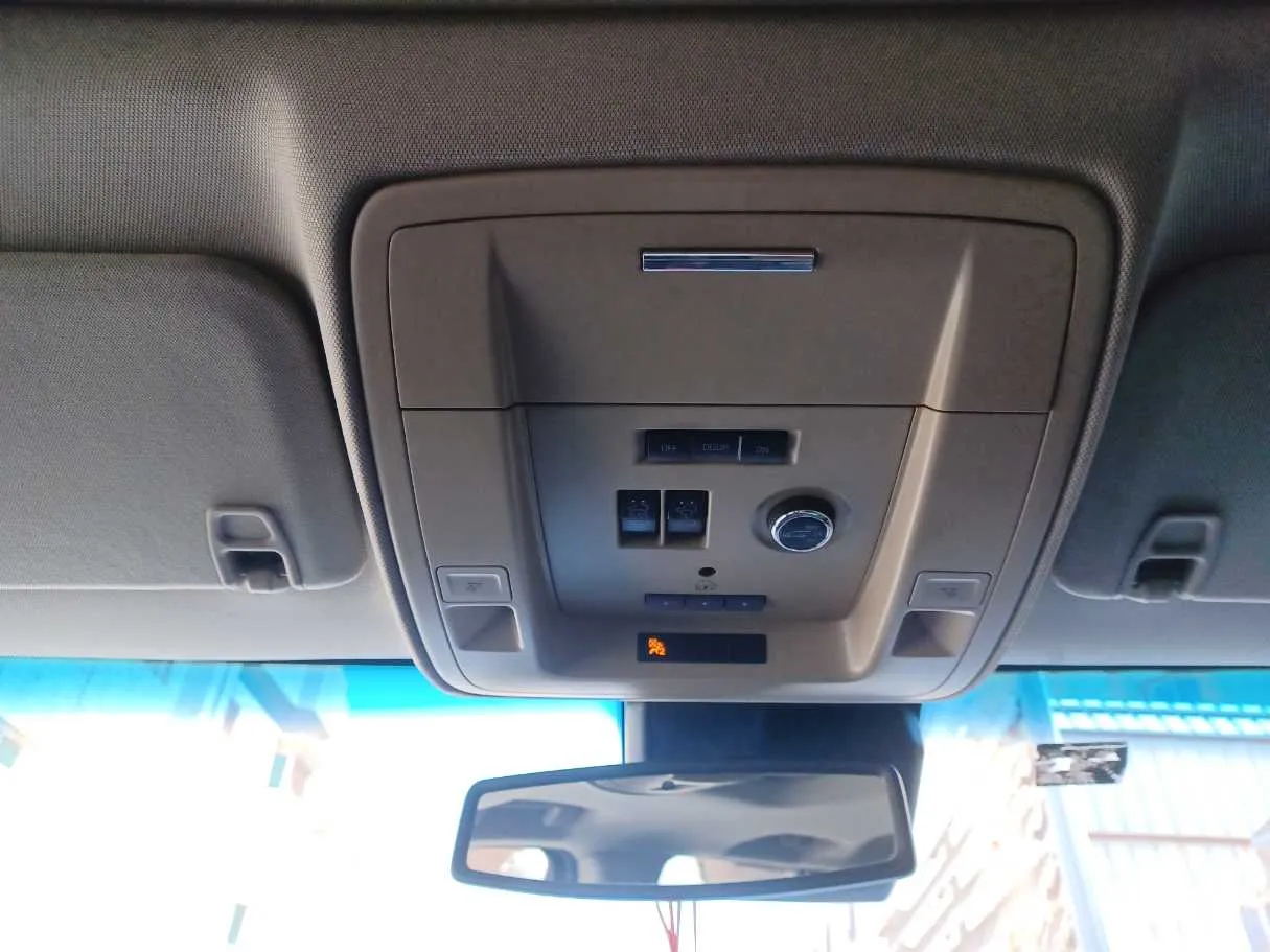 Car image 18