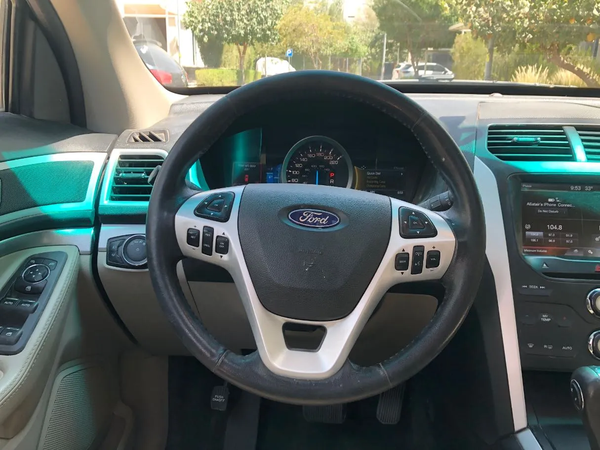Car image 17